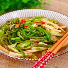 水芹炒香干的做法-家常味炒菜譜