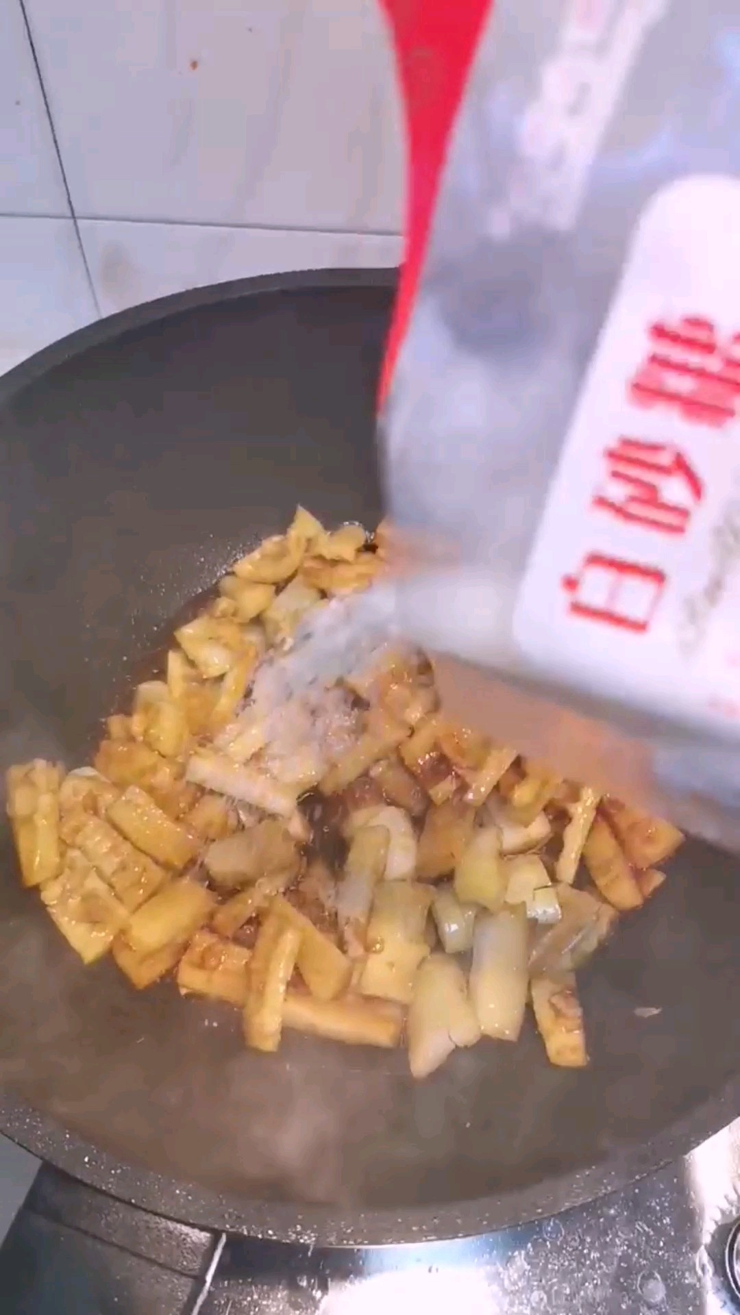 油燜春筍的做法-家常味炒菜譜-易網(wǎng)健康養(yǎng)生網(wǎng) 油燜春筍的做法-家常味炒菜譜