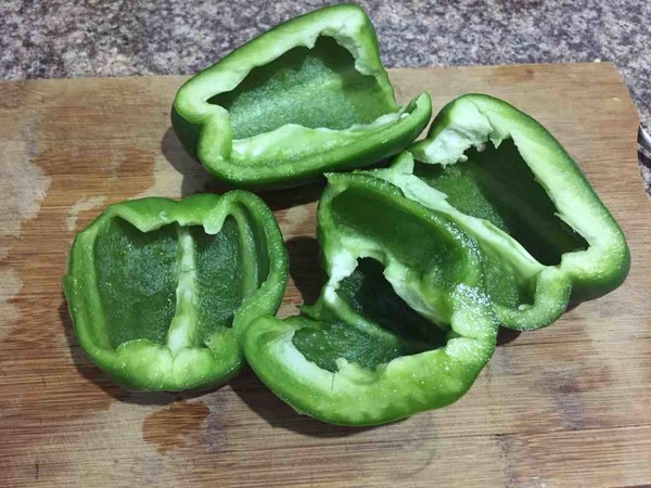 青椒釀肉的做法-咸鮮味煎菜譜-易網(wǎng)<a href=http://www.jsjjzhkt.cn/ target=_blank class=infotextkey>健康養(yǎng)生</a>網(wǎng) 青椒釀肉的做法-咸鮮味煎菜譜