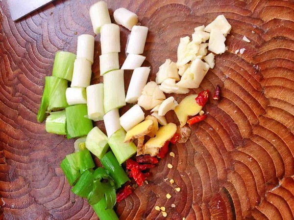 春筍奔跑雞的做法-咸鮮味燉菜譜-易網(wǎng)健康養(yǎng)生網(wǎng) 春筍奔跑雞的做法-咸鮮味燉菜譜