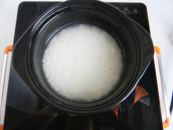 薯片燜飯的做法-其它口味燜菜譜-易網<a href=http://www.jsjjzhkt.cn/ target=_blank class=infotextkey>健康養生</a>網 薯片燜飯的做法-其它口味燜菜譜