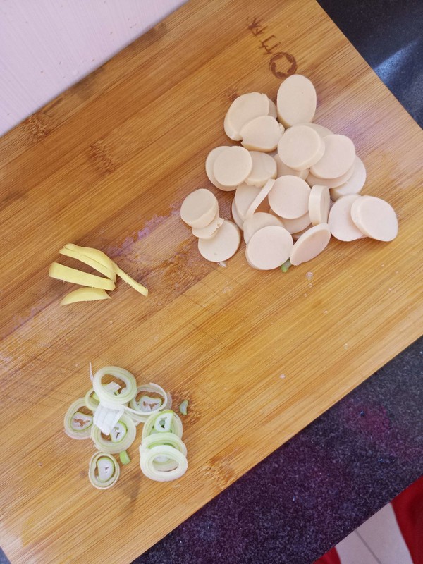 西葫蘆炒火腿腸的做法-家常味炒菜譜-易網(wǎng)健康養(yǎng)生網(wǎng) 西葫蘆炒火腿腸的做法-家常味炒菜譜