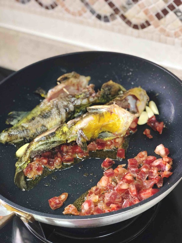 酸豆角筍丁臘肉燒昂刺魚的做法-咸鮮味燒菜譜-易網健康養生網 酸豆角筍丁臘肉燒昂刺魚的做法-咸鮮味燒菜譜