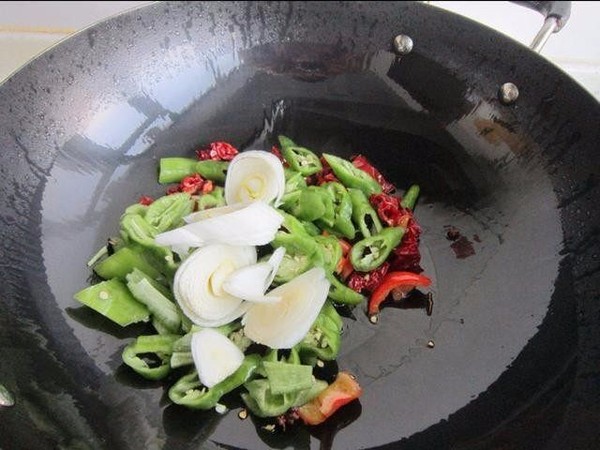 辣炒肥牛的做法-香辣味炒菜譜-易網健康養生網 辣炒肥牛的做法-香辣味炒菜譜