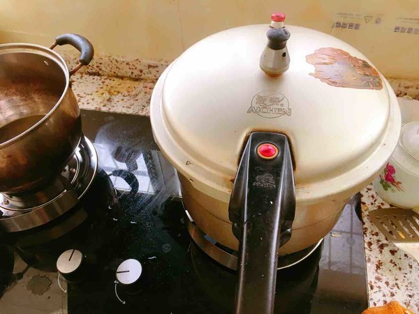 春筍奔跑雞的做法-咸鮮味燉菜譜-易網(wǎng)健康養(yǎng)生網(wǎng) 春筍奔跑雞的做法-咸鮮味燉菜譜