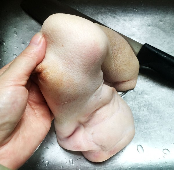 香鹵豬耳的做法-醬香味鹵菜譜-易網(wǎng)健康養(yǎng)生網(wǎng) 香鹵豬耳的做法-醬香味鹵菜譜