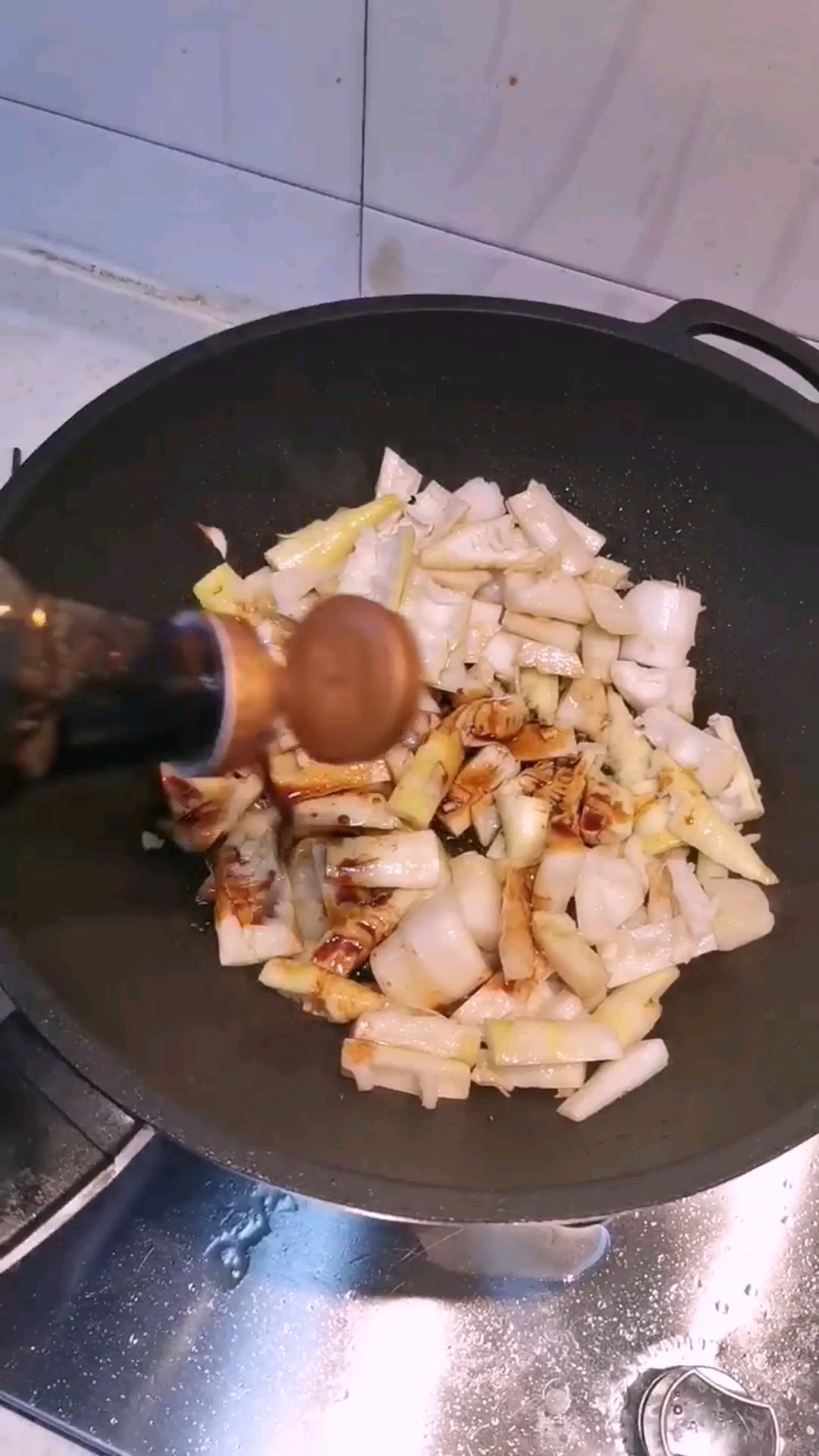 油燜春筍的做法-家常味炒菜譜-易網(wǎng)健康養(yǎng)生網(wǎng) 油燜春筍的做法-家常味炒菜譜