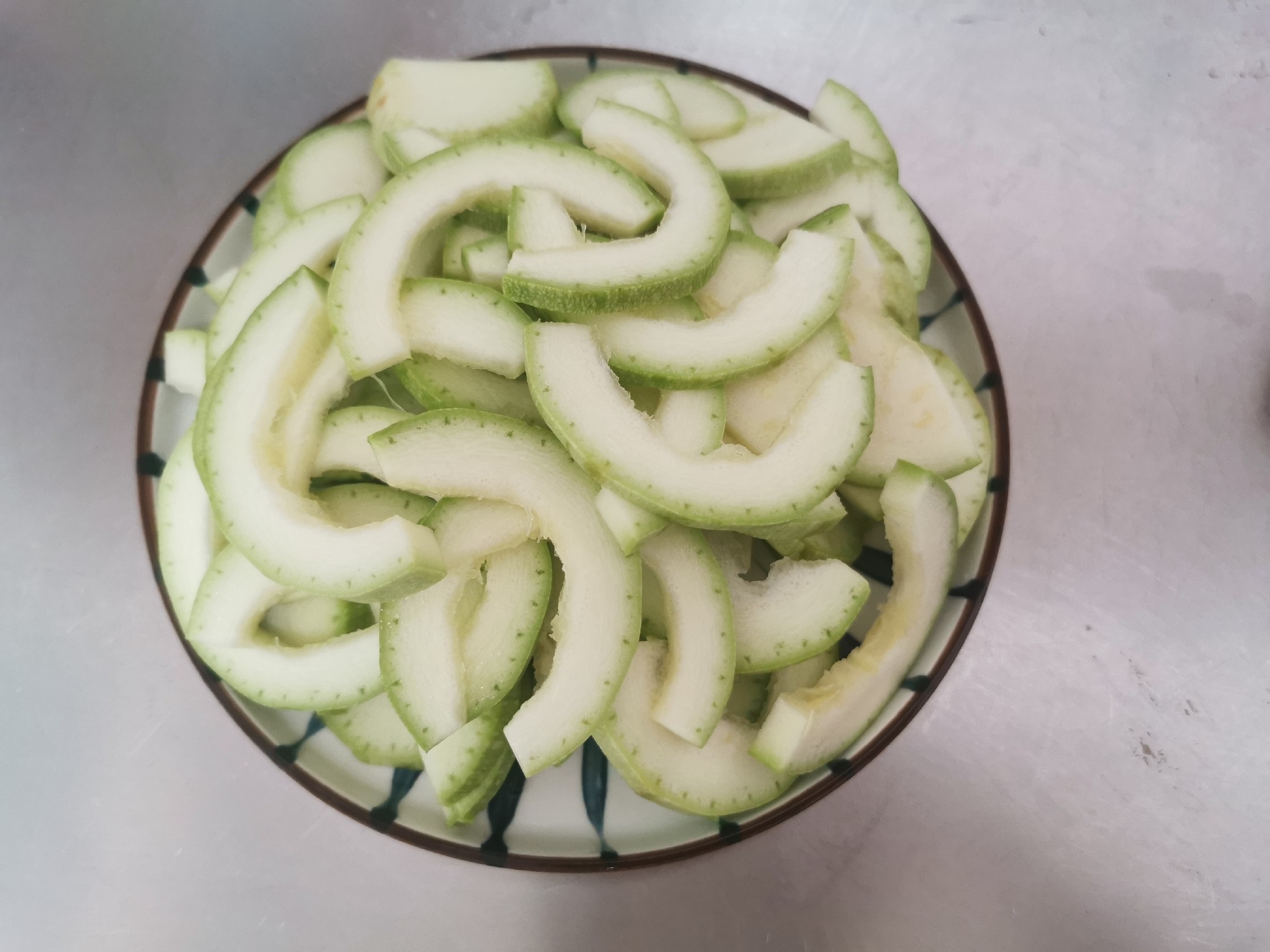 臘腸炒西葫蘆的做法-家常味炒菜譜