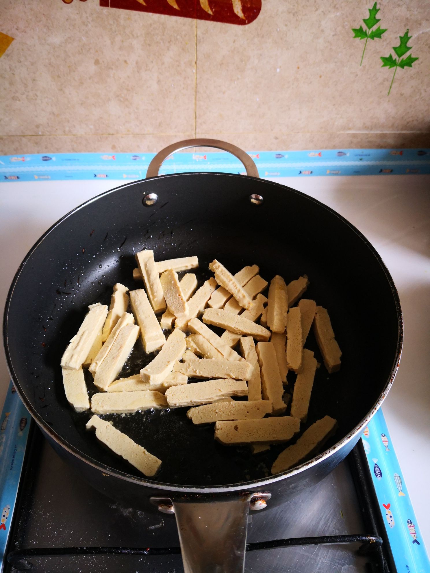 豆干炒木耳的做法-家常味炒菜譜-易網(wǎng)健康養(yǎng)生網(wǎng) 豆干炒木耳的做法-家常味炒菜譜