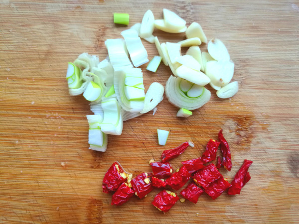 酸辣土豆絲的做法-家常味炒菜譜-易網健康養生網 酸辣土豆絲的做法-家常味炒菜譜