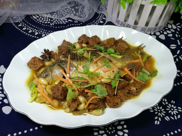鯽魚花生仁燉烤麩的做法-家常味燉菜譜-易網(wǎng)健康養(yǎng)生網(wǎng) 鯽魚花生仁燉烤麩的做法-家常味燉菜譜