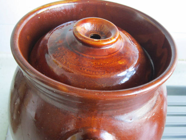 香菇燉臘肉的做法-家常味燉菜譜-易網健康養生網 香菇燉臘肉的做法-家常味燉菜譜