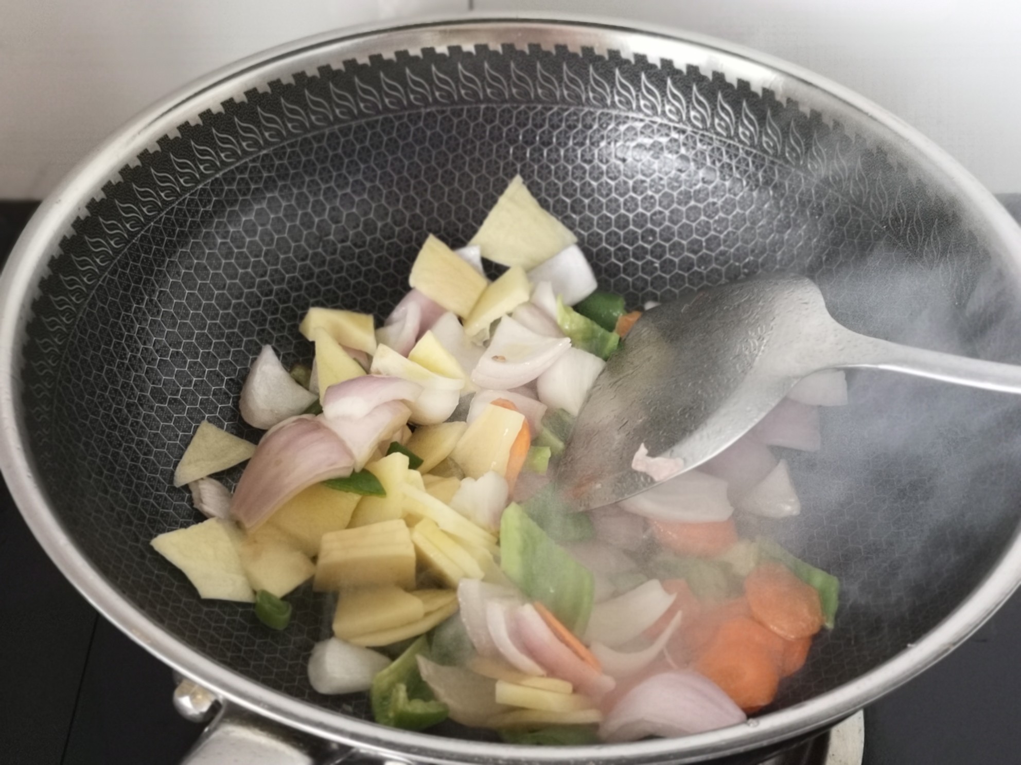 素炒墨魚仔的做法-家常味炒菜譜