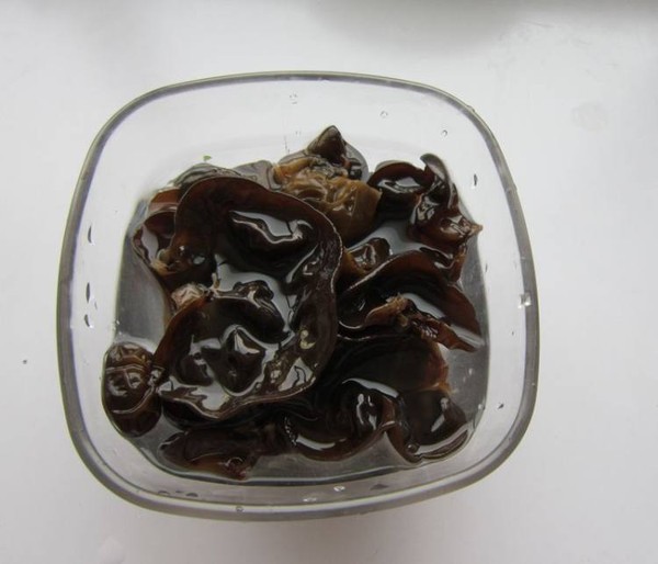 毛芹木耳炒雞蛋的做法-家常味炒菜譜-易網(wǎng)健康養(yǎng)生網(wǎng) 毛芹木耳炒雞蛋的做法-家常味炒菜譜