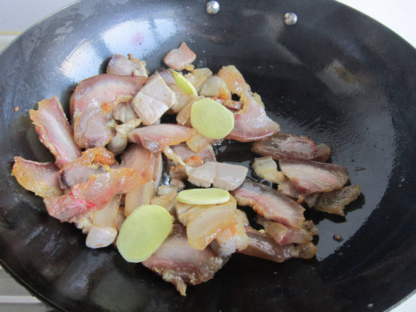 香菇燉臘肉的做法-家常味燉菜譜-易網健康養生網 香菇燉臘肉的做法-家常味燉菜譜
