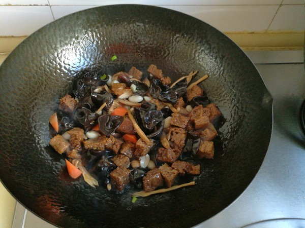 烤麩燴菜的做法-家常味燴菜譜-易網(wǎng)健康養(yǎng)生網(wǎng) 烤麩燴菜的做法-家常味燴菜譜