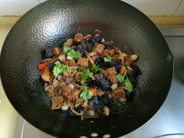 烤麩燴菜的做法-家常味燴菜譜-易網(wǎng)健康養(yǎng)生網(wǎng) 烤麩燴菜的做法-家常味燴菜譜