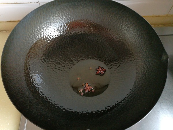 紅蘑雞翅燉寬粉的做法-家常味燉菜譜-易網(wǎng)健康養(yǎng)生網(wǎng) 紅蘑雞翅燉寬粉的做法-家常味燉菜譜