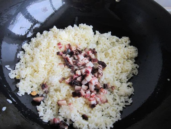 泡菜臘肉蛋炒飯的做法-咸鮮味炒菜譜-易網健康養生網 泡菜臘肉蛋炒飯的做法-咸鮮味炒菜譜
