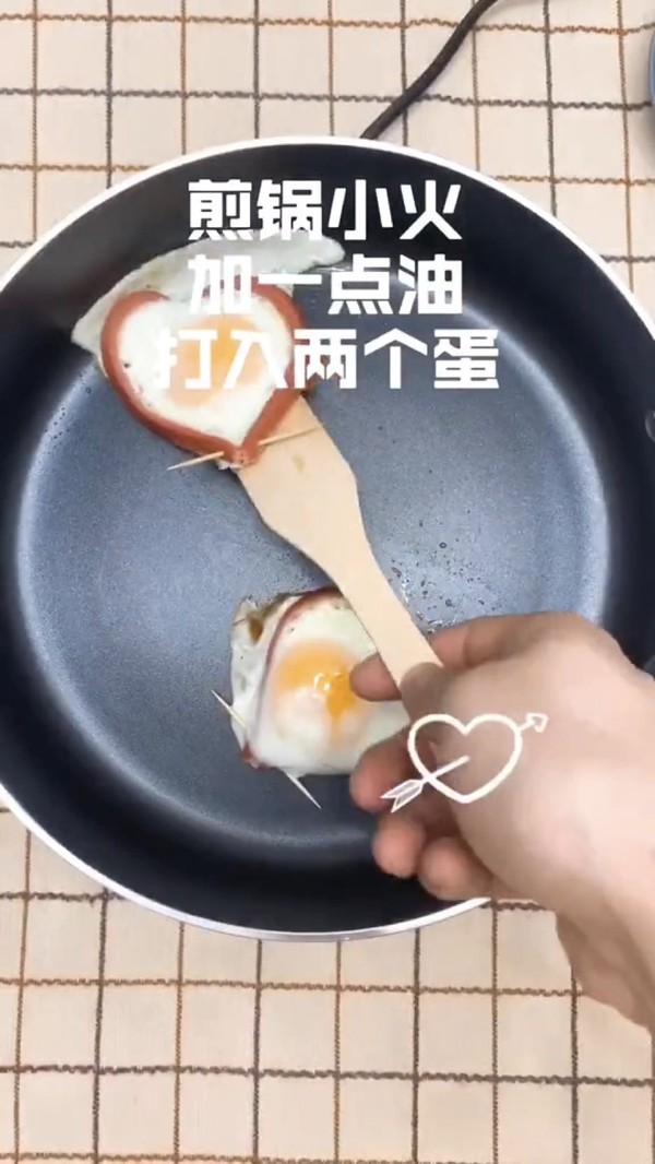 愛心煎蛋的做法-咸鮮味煎菜譜