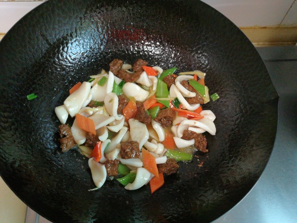 魷魚燴烤麩的做法-家常味燴菜譜-易網健康養生網 魷魚燴烤麩的做法-家常味燴菜譜