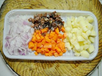 臘味地三鮮燜飯的做法-咸鮮味燜菜譜-易網(wǎng)健康養(yǎng)生網(wǎng) 臘味地三鮮燜飯的做法-咸鮮味燜菜譜