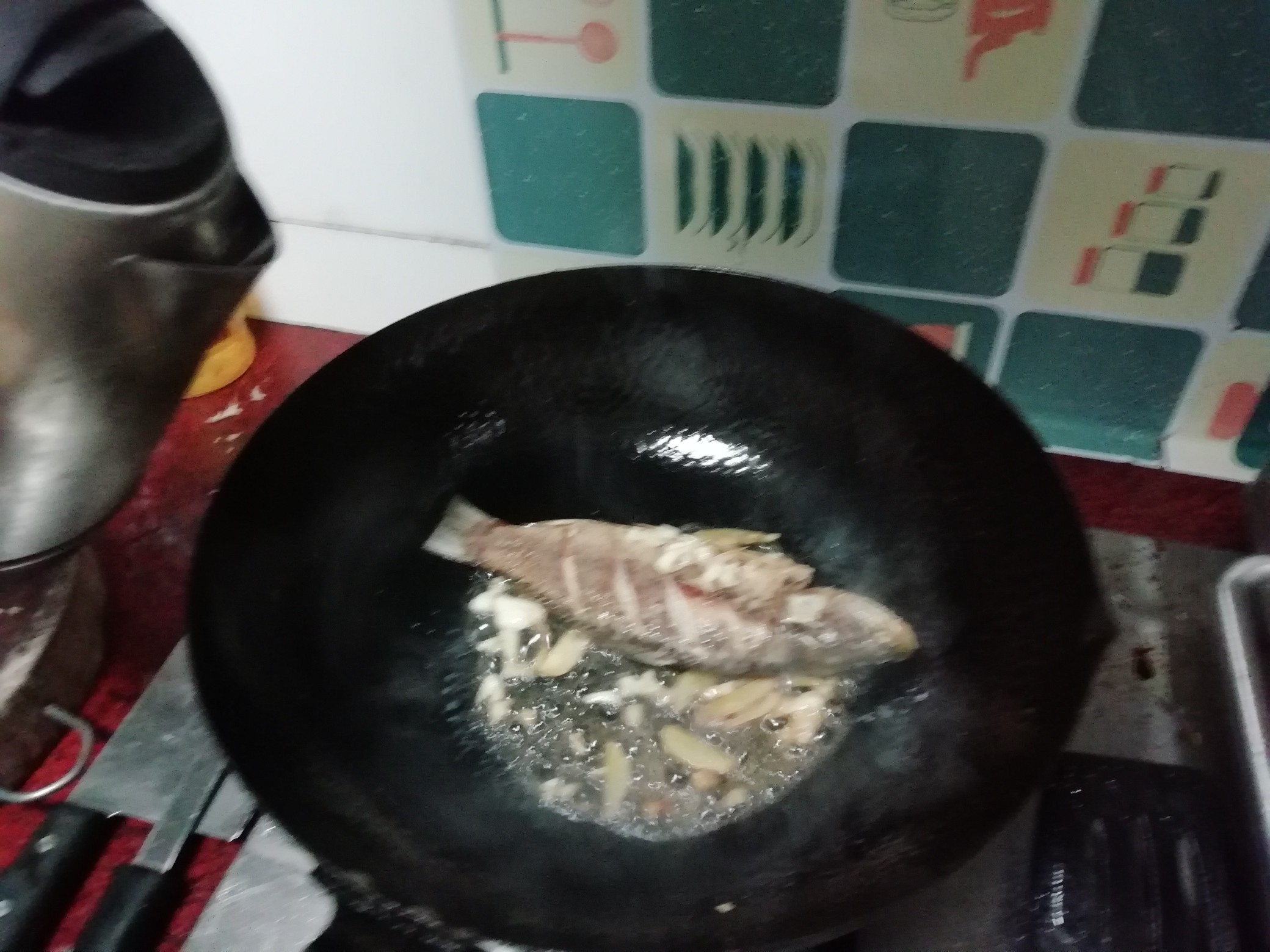 燜燒鯉魚的做法-咸鮮味燉菜譜