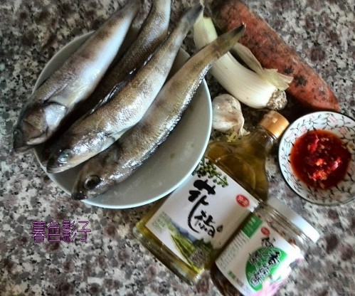 燉魚的做法-香辣味燉菜譜-易網<a href=http://www.jsjjzhkt.cn/ target=_blank class=infotextkey>健康養生</a>網 燉魚的做法-香辣味燉菜譜