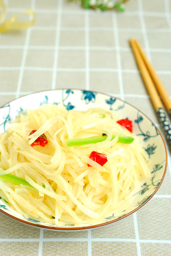 酸辣土豆絲的做法-家常味炒菜譜