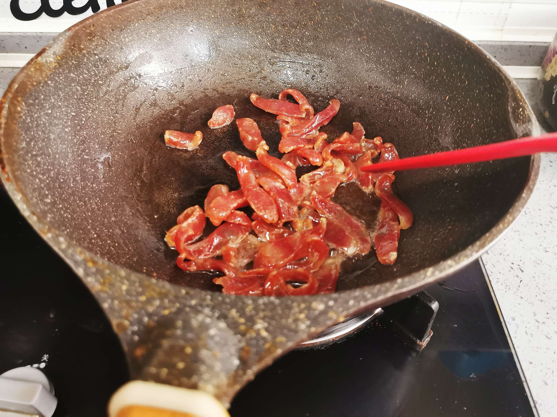 臘腸炒西葫蘆的做法-家常味炒菜譜