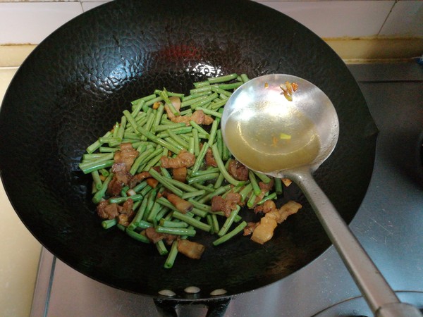 回鍋肉炒長豆角的做法-家常味炒菜譜