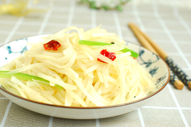 酸辣土豆絲的做法-家常味炒菜譜-易網健康養生網 酸辣土豆絲的做法-家常味炒菜譜