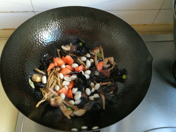 烤麩燴菜的做法-家常味燴菜譜-易網(wǎng)健康養(yǎng)生網(wǎng) 烤麩燴菜的做法-家常味燴菜譜