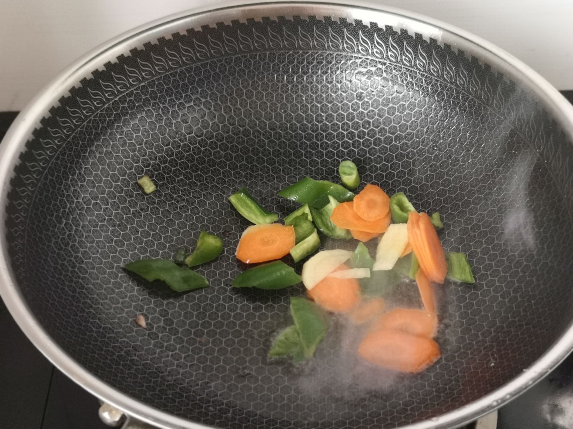 素炒墨魚仔的做法-家常味炒菜譜