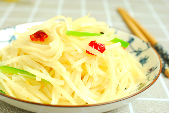 酸辣土豆絲的做法-家常味炒菜譜-易網健康養生網 酸辣土豆絲的做法-家常味炒菜譜