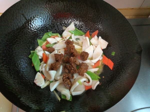 魷魚燴烤麩的做法-家常味燴菜譜-易網健康養生網 魷魚燴烤麩的做法-家常味燴菜譜