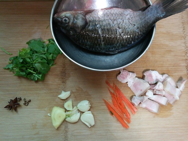 回鍋肉燉鯽魚的做法-家常味燉菜譜-易網健康養生網 回鍋肉燉鯽魚的做法-家常味燉菜譜