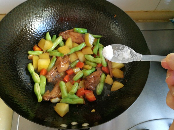 土豆豆角燉雞翅的做法-家常味燉菜譜-易網健康養生網 土豆豆角燉雞翅的做法-家常味燉菜譜