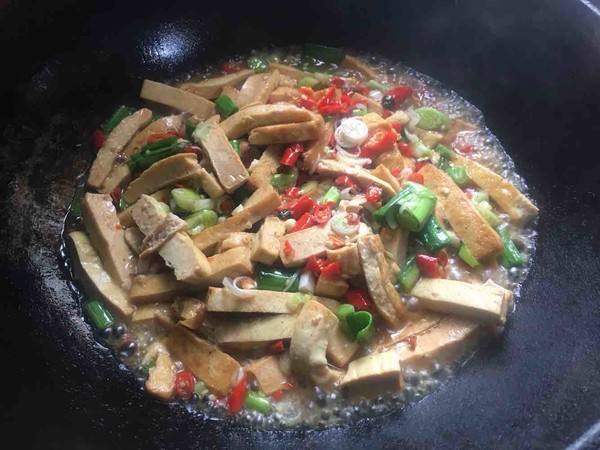 小炒香干的做法-家常味炒菜譜-易網健康養生網 小炒香干的做法-家常味炒菜譜