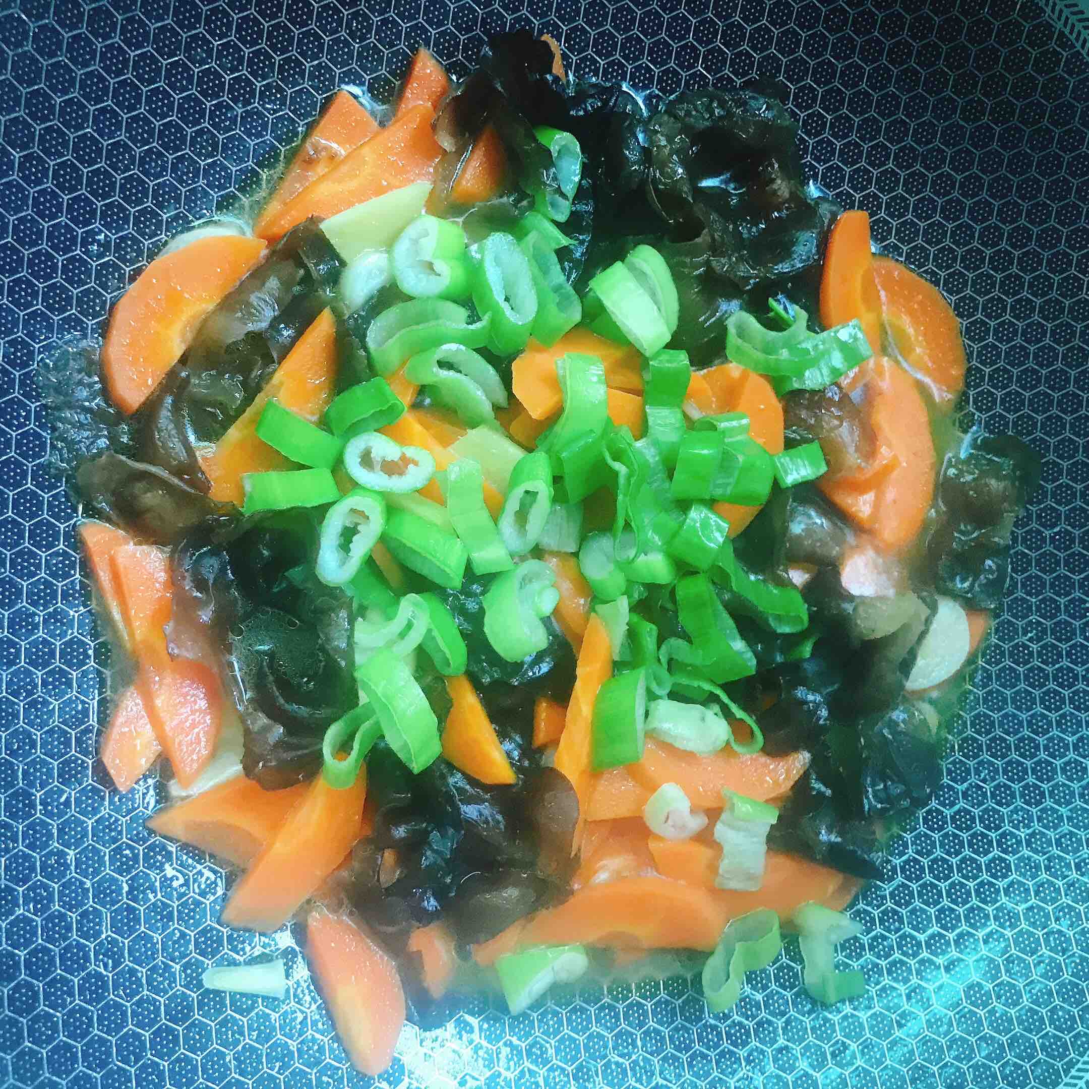 胡蘿卜炒木耳的做法-咸鮮味炒菜譜-易網(wǎng)健康養(yǎng)生網(wǎng) 胡蘿卜炒木耳的做法-咸鮮味炒菜譜