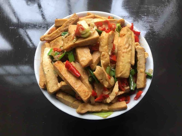 小炒香干的做法-家常味炒菜譜-易網健康養生網 小炒香干的做法-家常味炒菜譜