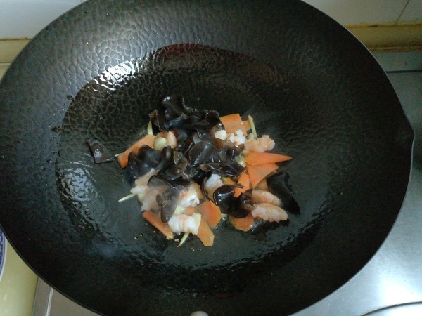 萵筍木耳炒蝦仁的做法-家常味炒菜譜-易網(wǎng)健康養(yǎng)生網(wǎng) 萵筍木耳炒蝦仁的做法-家常味炒菜譜