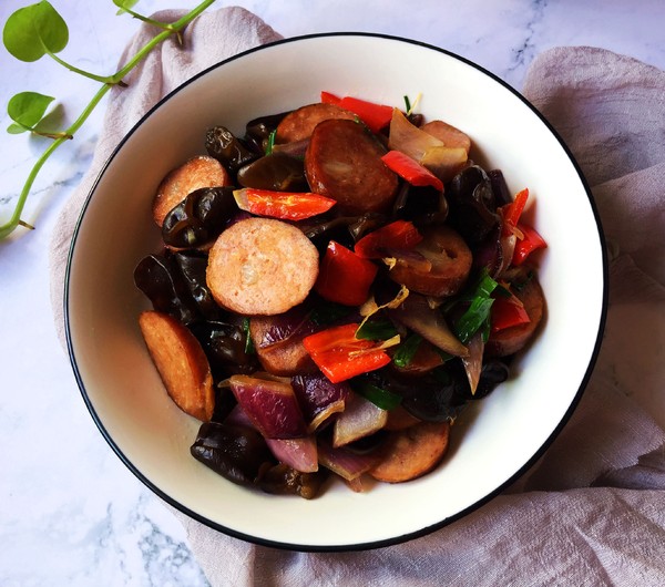 小炒紅腸的做法-家常味炒菜譜-易網(wǎng)健康養(yǎng)生網(wǎng) 小炒紅腸的做法-家常味炒菜譜