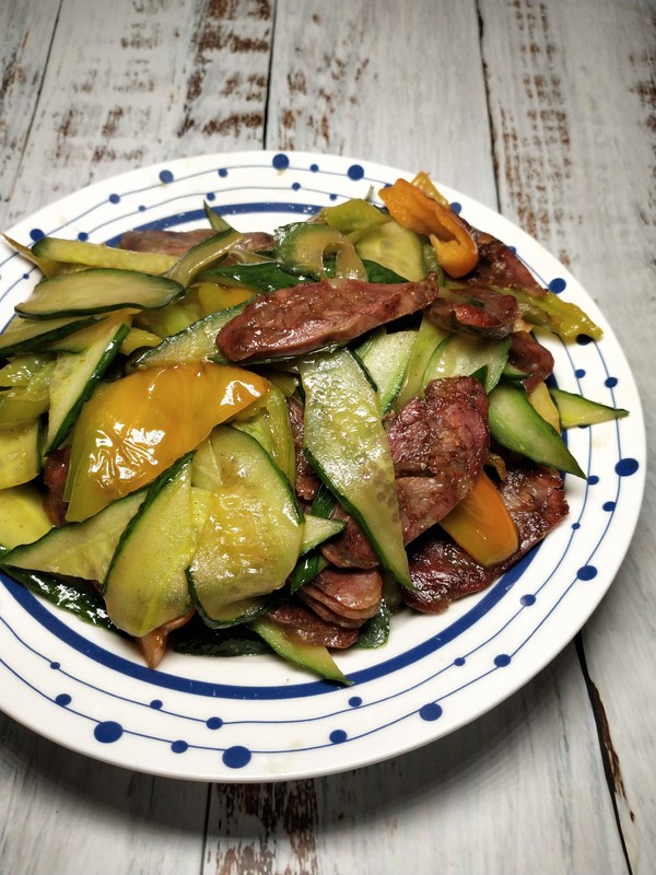 黃瓜炒麻辣香腸的做法-家常味炒菜譜-易網健康養生網 黃瓜炒麻辣香腸的做法-家常味炒菜譜