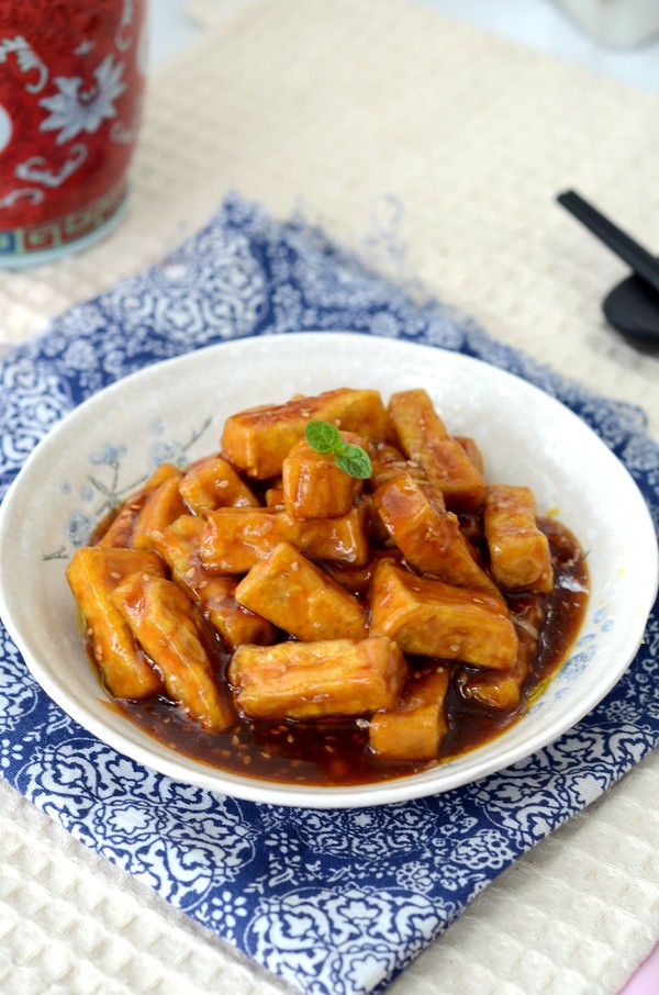 糖醋芝麻豆腐的做法-酸甜味炒菜譜-易網健康養生網 糖醋芝麻豆腐的做法-酸甜味炒菜譜