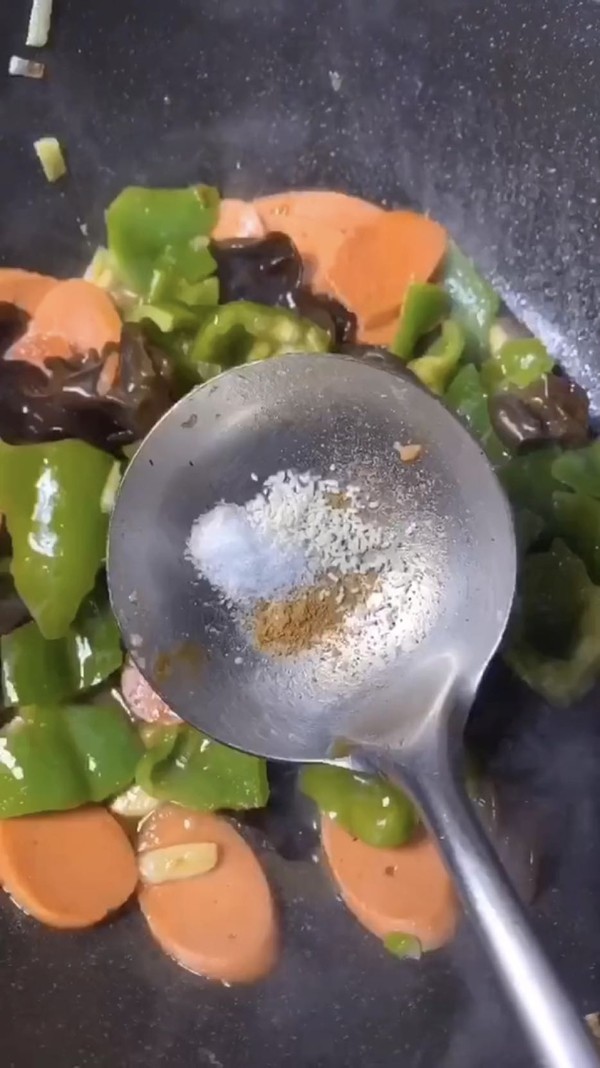 青椒炒雞蛋的做法-咸鮮味炒菜譜-易網(wǎng)健康養(yǎng)生網(wǎng) 青椒炒雞蛋的做法-咸鮮味炒菜譜