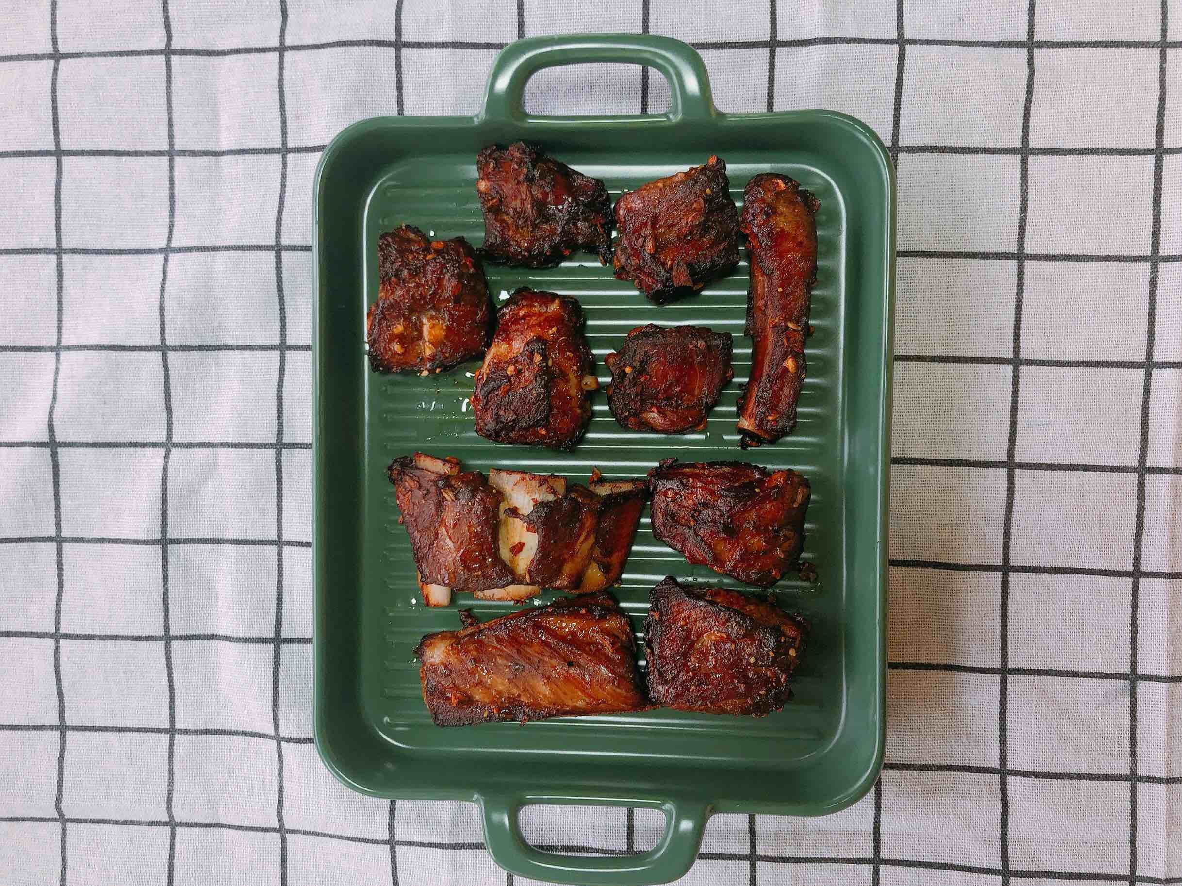 空氣炸鍋版蒜香豬肋骨的做法-蒜香味烤菜譜-易網(wǎng)健康養(yǎng)生網(wǎng) 空氣炸鍋版蒜香豬肋骨的做法-蒜香味烤菜譜