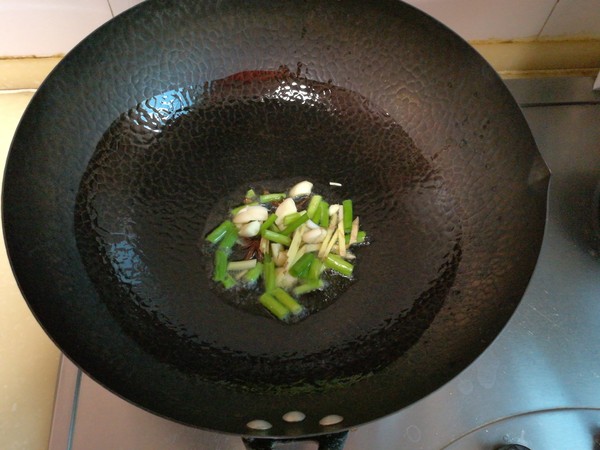 雞脖子燉土豆的做法-家常味燉菜譜-易網(wǎng)健康養(yǎng)生網(wǎng) 雞脖子燉土豆的做法-家常味燉菜譜