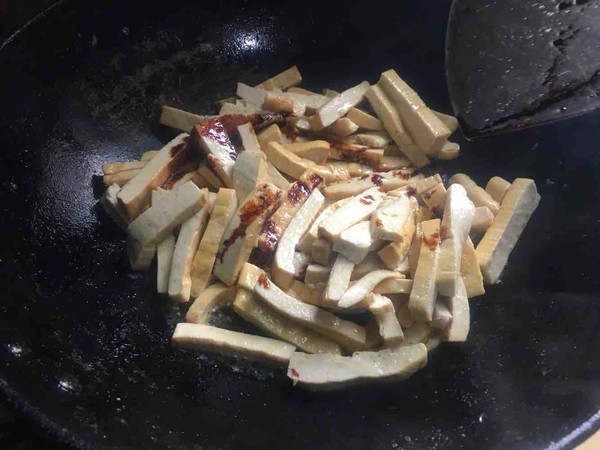 小炒香干的做法-家常味炒菜譜-易網健康養生網 小炒香干的做法-家常味炒菜譜