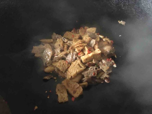 面筋炒肉的做法-香辣味炒菜譜-易網健康養生網 面筋炒肉的做法-香辣味炒菜譜